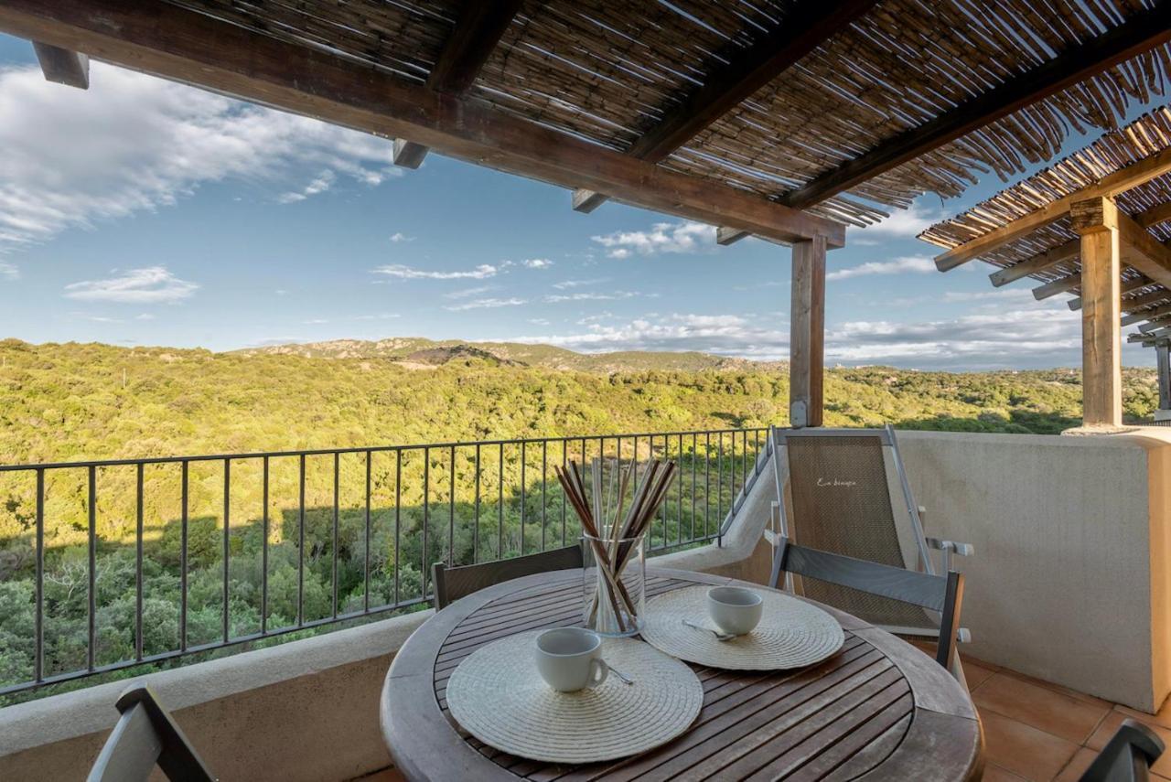 Residence Con Piscina A 4 Km Da Baja Sardinia Cala Bitta Екстериор снимка