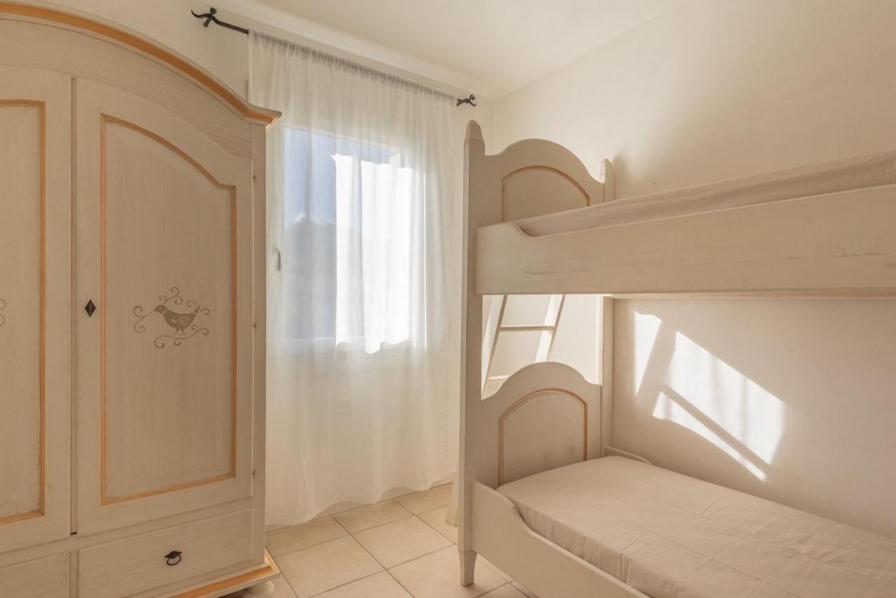Residence Con Piscina A 4 Km Da Baja Sardinia Cala Bitta Екстериор снимка