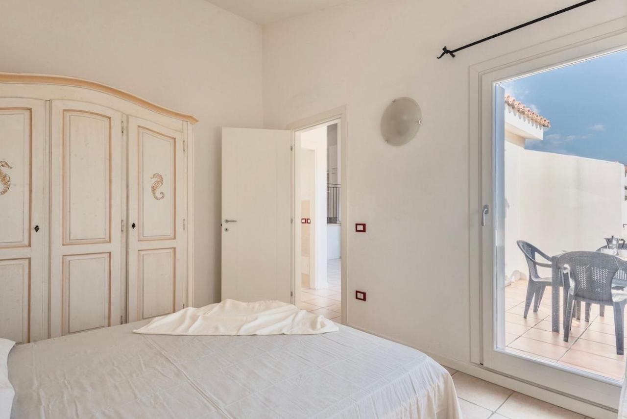 Residence Con Piscina A 4 Km Da Baja Sardinia Cala Bitta Екстериор снимка
