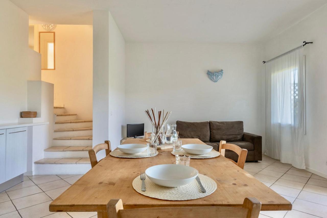 Residence Con Piscina A 4 Km Da Baja Sardinia Cala Bitta Екстериор снимка